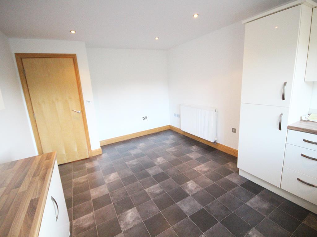 2 bedroom flat SSTC in Foulridge, Colne - IMG_0910.jpg